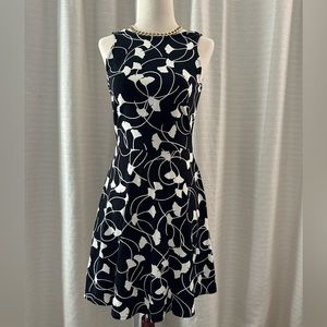 Ann Taylor, Womens Dress,Sleeveless black & White Sheath Dress